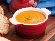Крем супа от нахут с чесън и домати от консерва